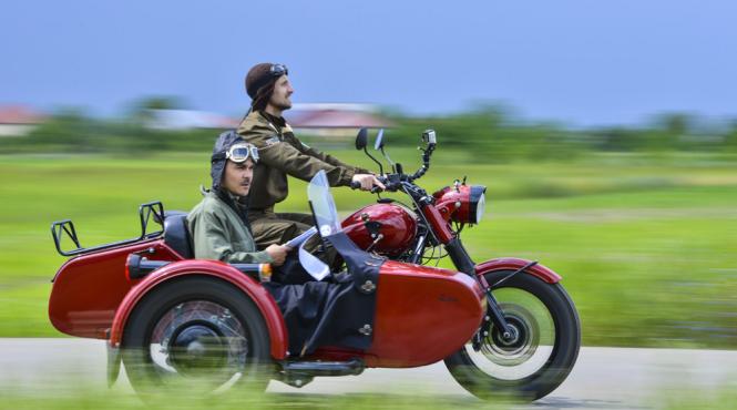 prezentatorii razvan si dani deschid in forta cel de al zecelea sezon x factor