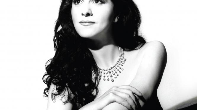 biografia oficiala a sopranei angela gheorghiu va fi lansata in romania printr un eveniment extraordinar la teatrul odeon