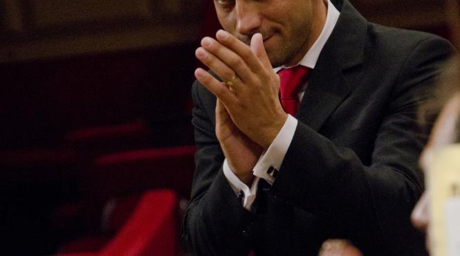 tiberiu soare dirijeaza orchestra de camera radio pe scena ateneului roman