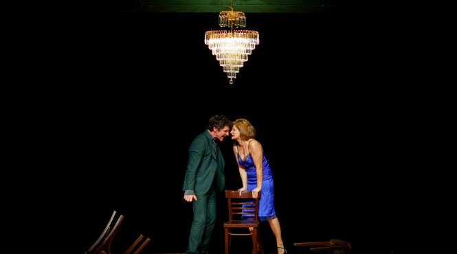 teatrul national radu stanca sibiu la reuniunea teatrelor nationale romanesti cu felii si cui i e frica de virginia woolf constantin chiriac primeste titlul de doctor honoris causa la chisinau