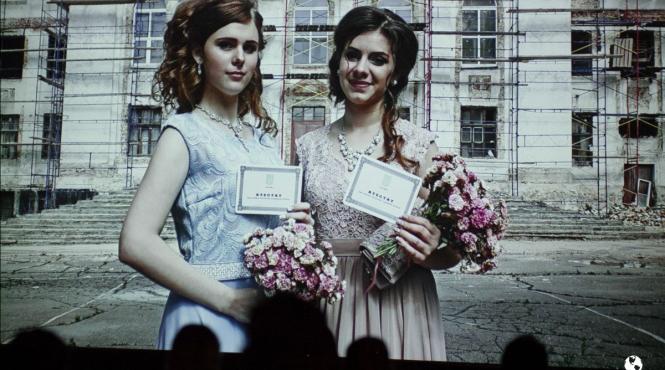 am incheiat cu succes cea de a 2 a editie a festivalului one world romania la bras ov dar povestea continua