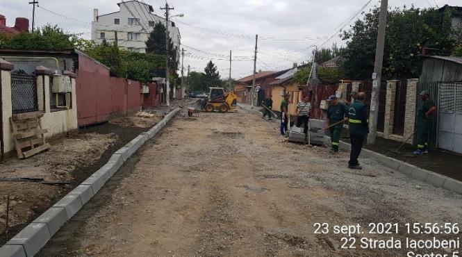 in sectorul 5 se munceste asfaltari marcaje si montare stalpi stradali