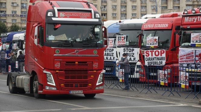 deciziile guvernului ingroapa transportatorii protest in piata victoriei