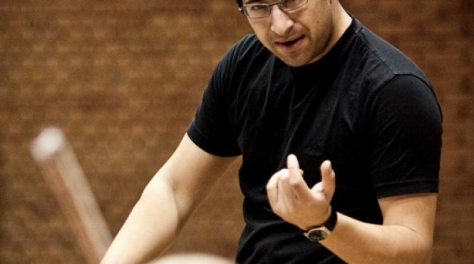 leo hussain dirijor principal invitat al filarmonicii george enescu deschide stagiunea simfonica 2021 2022 la ateneul roman