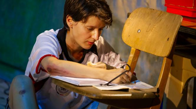 despre prabusirea si salvarea unei scoli in premiera la teatrul gong din sibiu