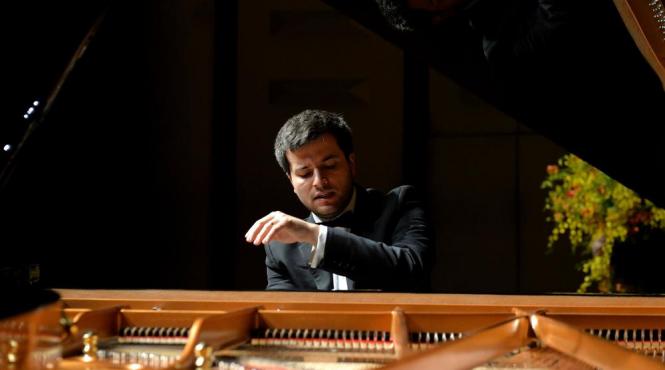 unseen concert in the dark cum sa ai experienta muzicala a anului la un concert pe intuneric