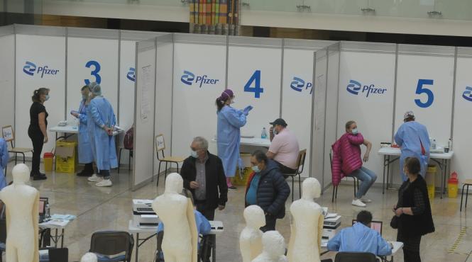 florin citu viziteaza doua centre de vaccinare din capitala