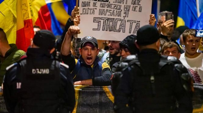 40 de amenzi date dupa protestul antivaccinistilor din piata universitatii