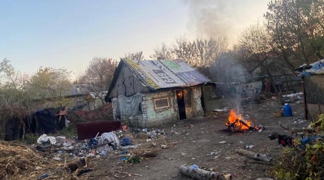 arderi de deseuri la sintesti amenzi dupa ce garda de mediu a fost atacata cu furci