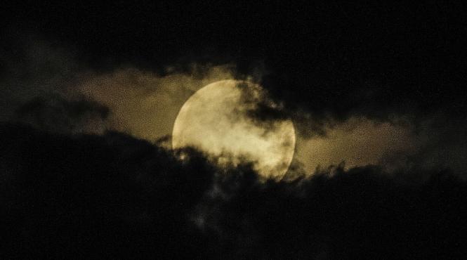 influenta eclipsei de luna noua din 3 decembrie 2021 asupra zodiilor