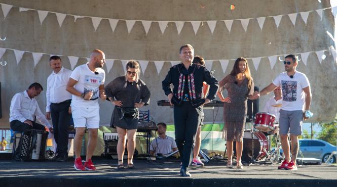 din 6 decembrie in fiecare luni marti si miercuri la antena 1 nea marin spune poftiti pe la noi poftiti prin tara