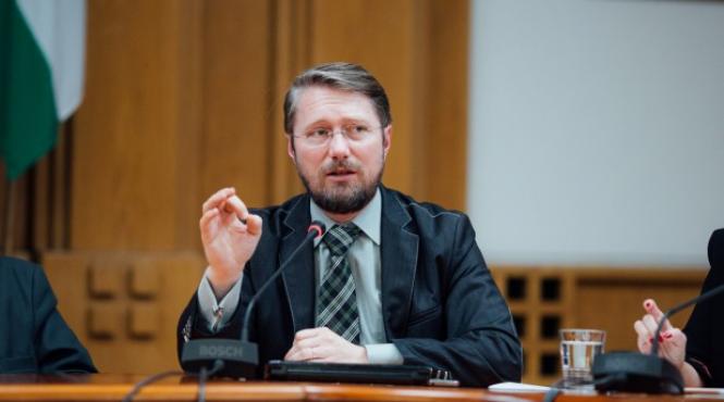 un deputat udmr vrea sa abroge toate zilele nationale si sa le reproclame printr o singura lege mai putin ziua tratatului de la trianon