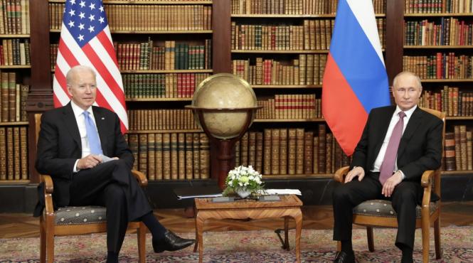 confruntarea titanilor biden ii cere lui putin sa reduca presiunile militare asupra ucrainei