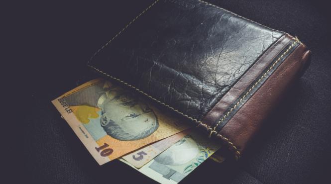 peste 10 000 de bucuresteni din sectorul 4 si au platit taxele si impozitele in prima zi de incasare