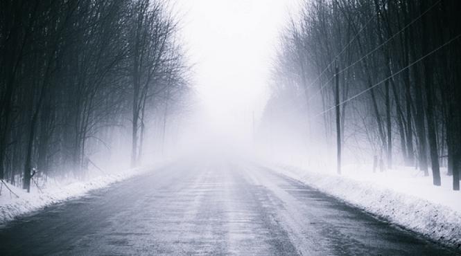 fenomene meteo periculoase in moldova vantul puternic a adus numeroase obiecte pe sosele