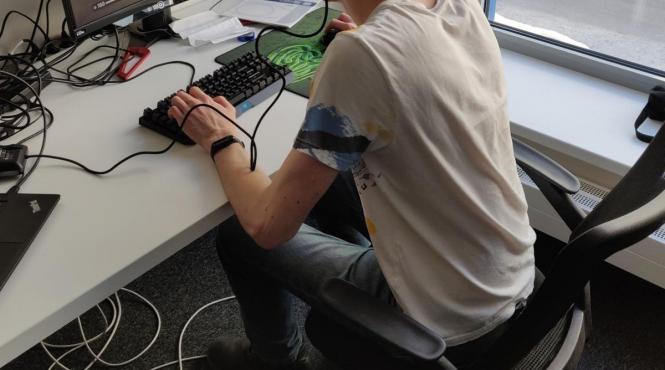 cazul socant al unui roman mort in rusia tanarul avea 22 de ani si a cazut de la etaj familia suspecteaza un omor