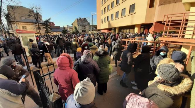 angajatii stb protesteaza si ameninta cu oprirea transportului public capitala risca sa fie paralizata