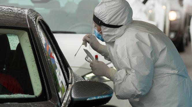 centru de testare pentru covid direct din masina la deva