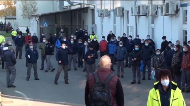 protest spontan la uzina mecanica cugir angajatii cer majorarea salariilor
