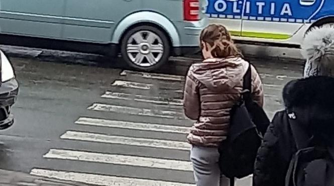 accident la bacau o adolescenta a fost lovita pe trecerea de pietoni de o masina a politiei