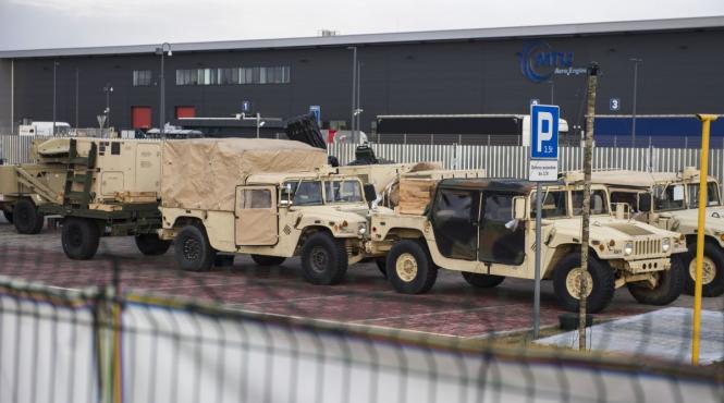 pentagonul anunta trimiterea a 7 000 de soldati americani in europa