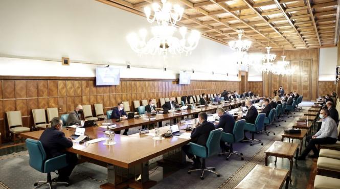 pentru ca legislatia este facuta dupa ureche guvernul isi face un sfat al inteleptilor