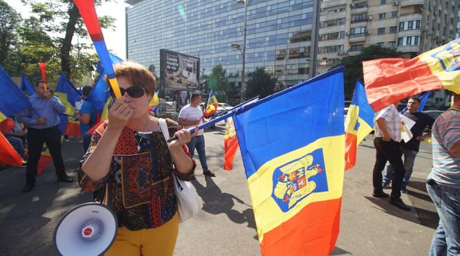 sindicalistii ies in strada ca sa faca treaba guvernului si a csat