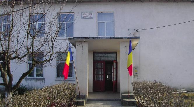 elevii atrasi la scoala cu tablete si cursuri tehnologizate