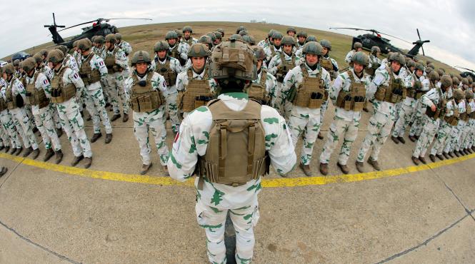 cheltuielile militare mondiale au depasit pentru prima data 2 trilioane de dolari