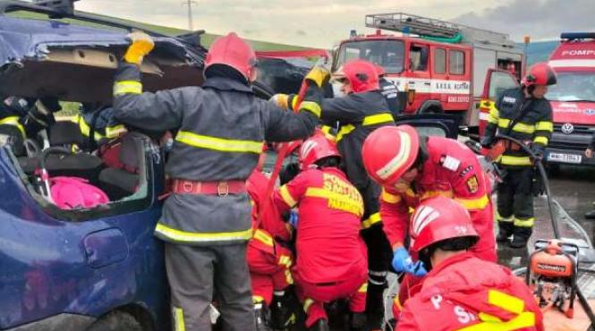 accident cumplit in mures 8 persoane sunt grav ranite