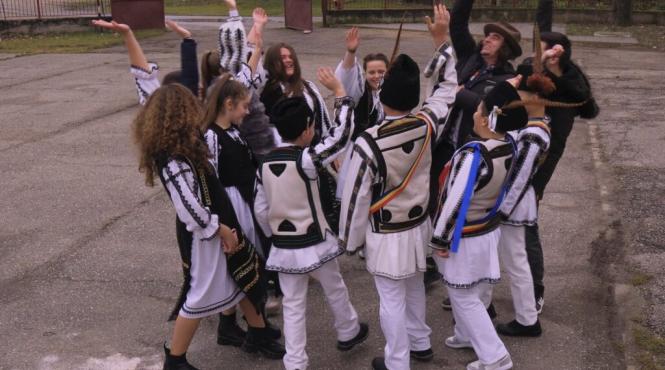 ziua copilului o sarbatoare umbrita de realitatea cruda suntem primii la abandonul scolar 1 din 10 copii din romania se culca flamand