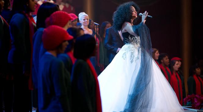 diana ross a cantat in inchiderea concertului de la palatul buckingham
