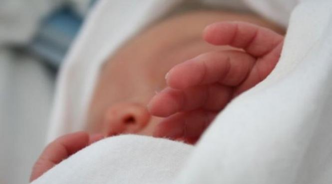 mama pentru prima data la 58 de ani o italianca a nascut o fetita sanatoasa de 2 3 kilograme