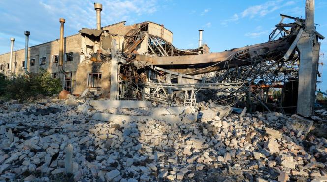 monumentul de bun venit in mariupol rescris in limba rusa