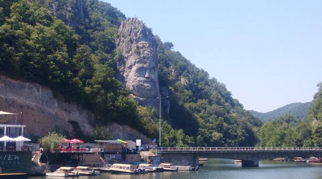 noutate in turism croaziere la clisura dunarii sub capul lui decebal