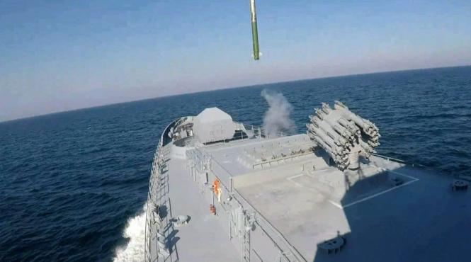 ucraina acuza rusia ca a lansat bombe cu fosfor asupra insulei serpilor