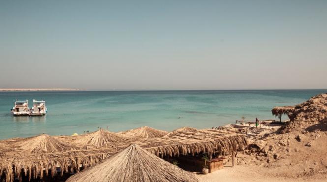 plaje inchise la marea rosie din egipt dupa ce o romanca a fost ucisa de un rechin