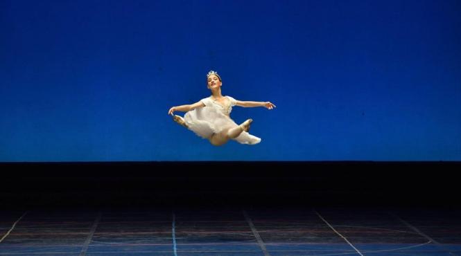 o fosta balerina se inroleaza in armata ucraineana