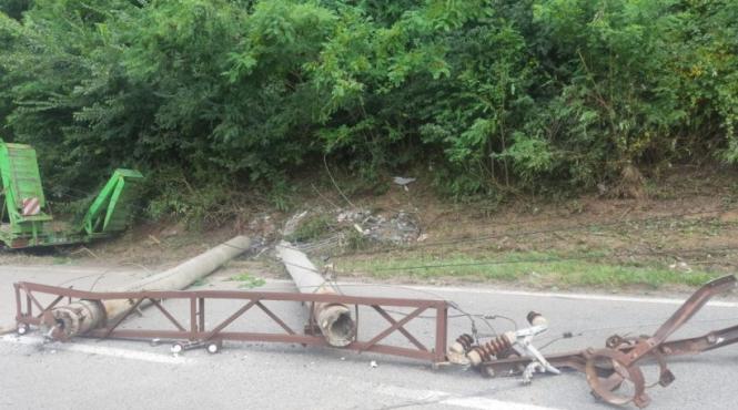 valcea sapte raniti dupa ce mai multi stalpi au cazut loviti de un un tir si un tren