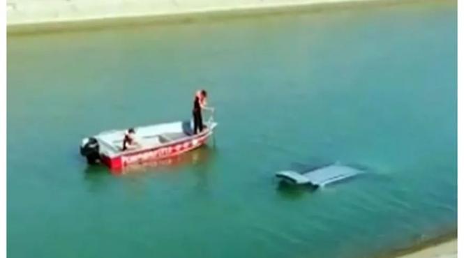bacau doua persoane au murit dupa ce o masina a cazut intr un canal
