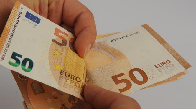 restaurantele ar aduce mai multi bani la stat daca s ar putea plati in valuta si daca s ar reglementa bacsisul