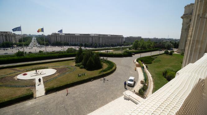 cum a reusit camera deputatilor sa faca o economie de 9 bani la un contract pentru repararea stalpilor de iluminat