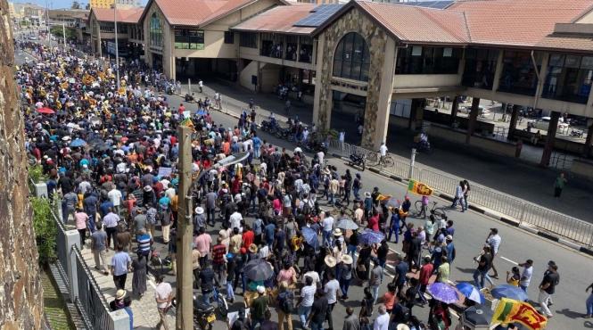 protestatarii din sri lanka au luat cu asalt resedinta presedintelui