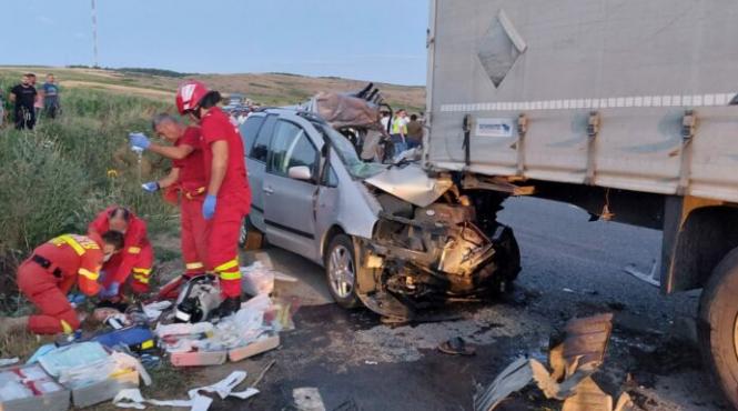 accident violent in vaslui doi morti si cinci raniti
