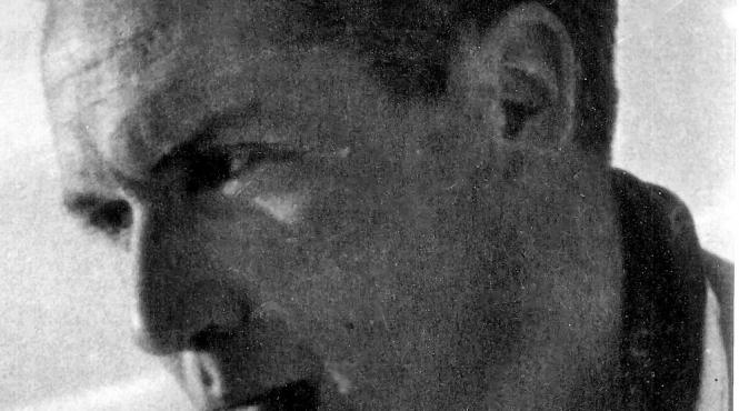 aventurile scriitorului politician care a fugit de stalinism cu bombardierul