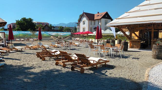 plajele insorite ale avrigului in locul unde marea s a mutat la munte