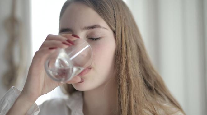 5 sfaturi pentru o hidratare corespunzatoare pe canicula
