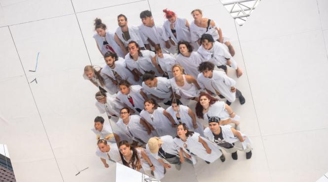 dansatorii reprezentanti ai tnrs la repetitiile pentru premiera spectacolului final al people power partnership