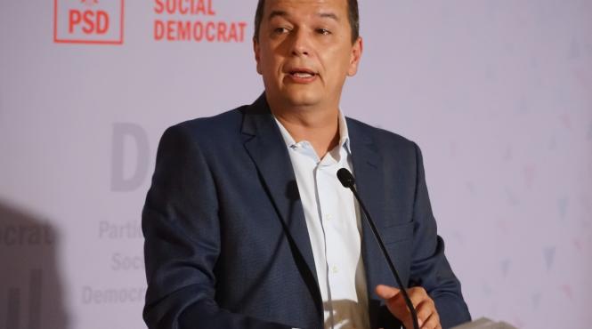 cadou inedit pentru sorin grindeanu de la mitropolitul moldovei o biblie cu numele ministrului