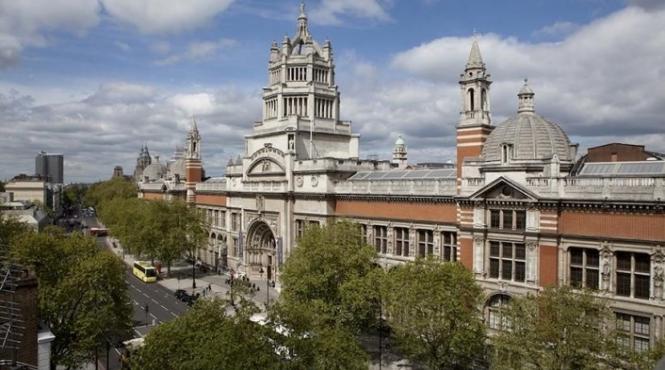 opere din colectia unuia dintre cele mai mari muzee ale lumii victoria albert museum din londra se vad la bucuresti